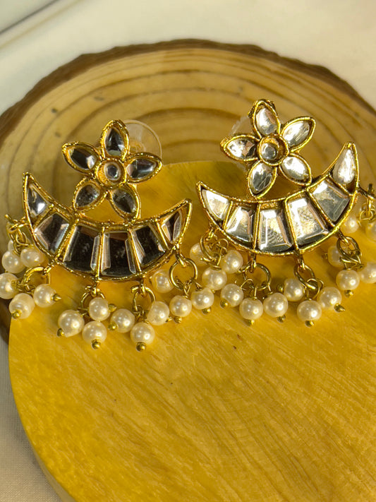 Kundan crescent studs